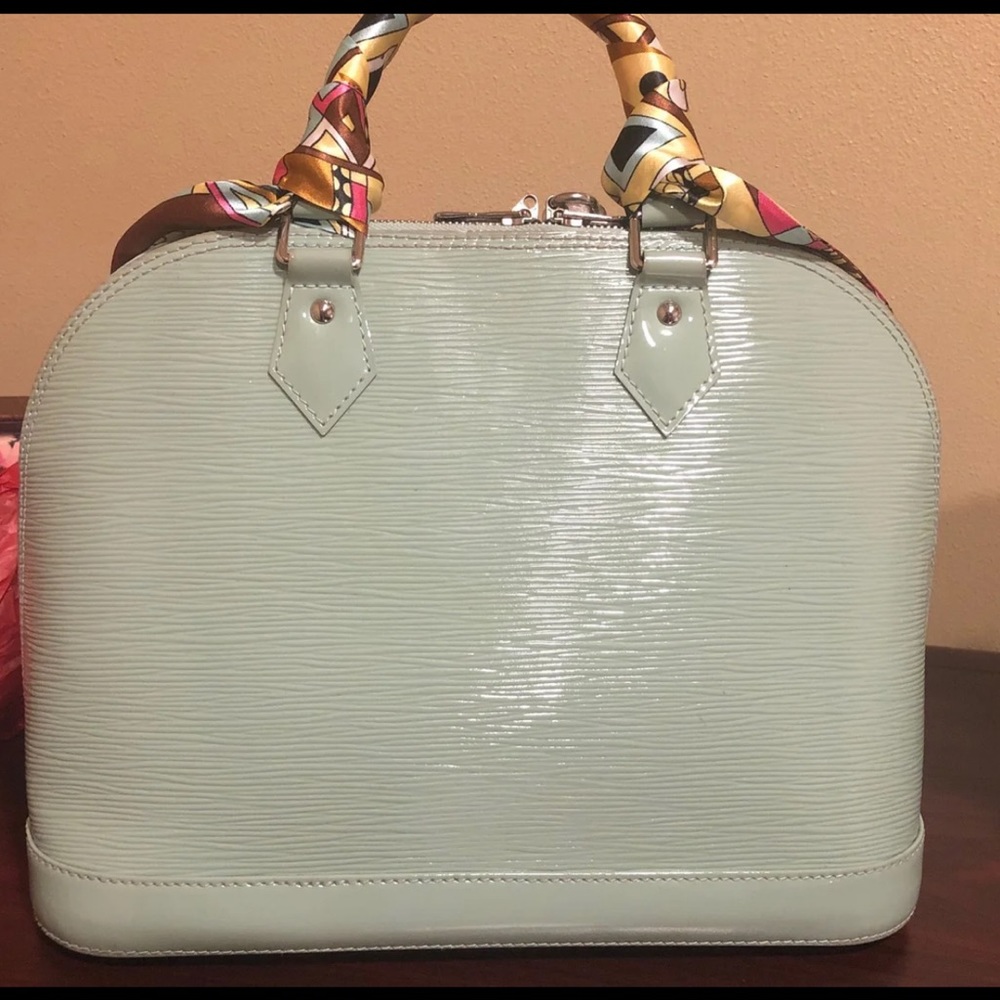 Louis Vuitton Alma - Picture 3 of 16